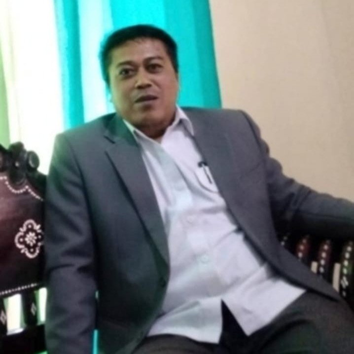 Kepala Desa Sesela , Taufik,S.Pd (lombokupdate.com)